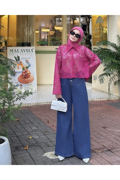 Wide Leg Jeans with Front Pockets in Medium Blue Wide Leg Jeans with Front Pockets in Medium Blue